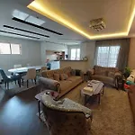 Stylish Oasis In New Cairo: 10 Min To Airport!